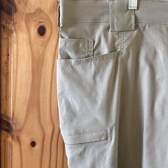 Men’s Duluth Flex Dry On The Fly light tan flat front cargo shorts size 48 - Picture 3 of 10